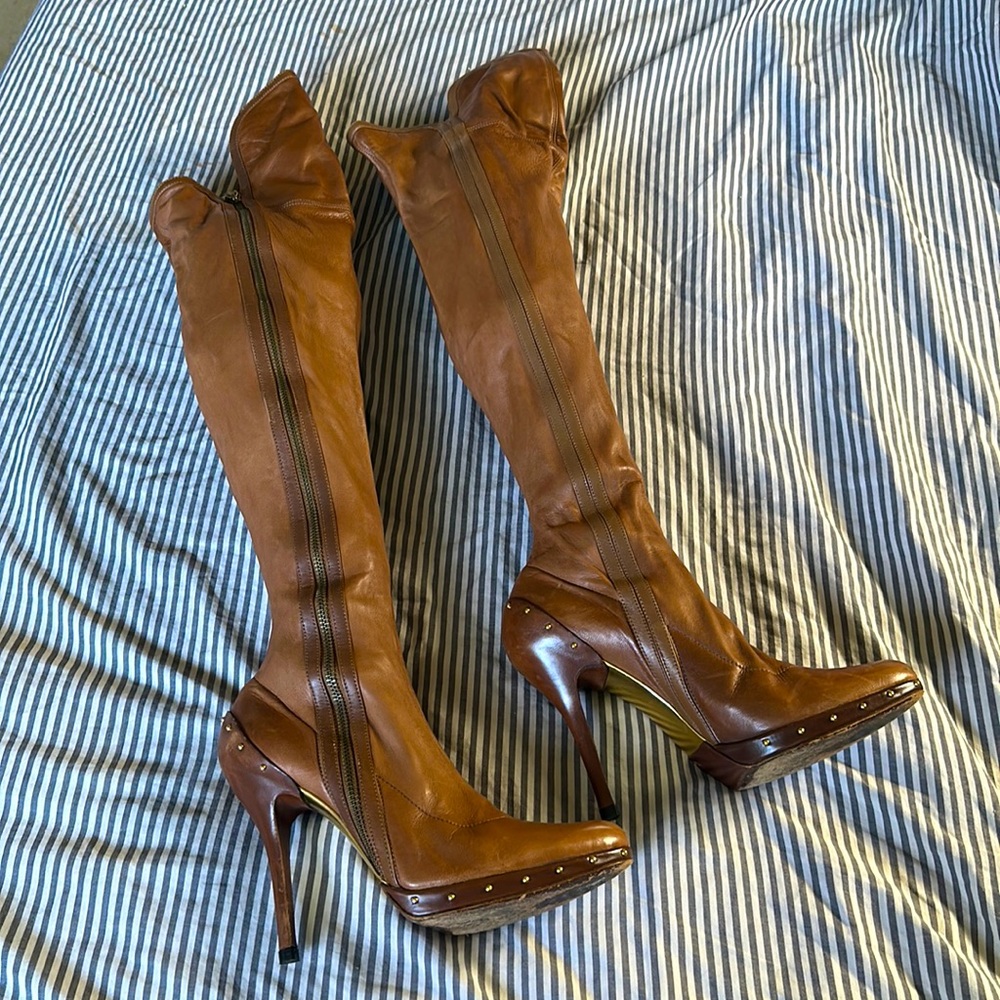 GUCCI boots are EVERYTHING! Over the knee Tom Ford era SEXY AF high high heels.